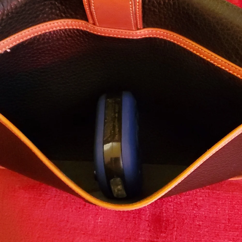 VINTAGE DOONEY PEBBLE LEATHER CROSSBODY. - Picture 5 of 8